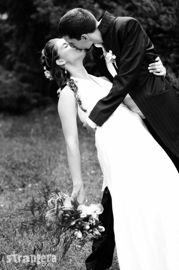 strangers-wedding-kiss