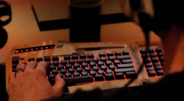 Mad-Catz-Officially-Licensed-Titanfall-Product-Range