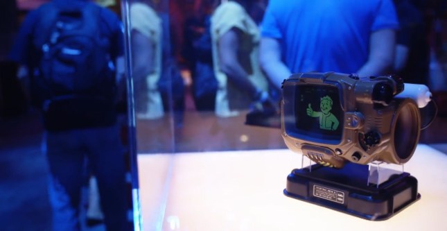 Fallout-4's-Pip-Boy-wearable